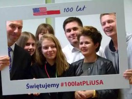 PAŹDZIERNIK - „100 lat razem” - wizyta dyplomaty amerykańskiego w Liceum Ogólnokształcącym w Głownie